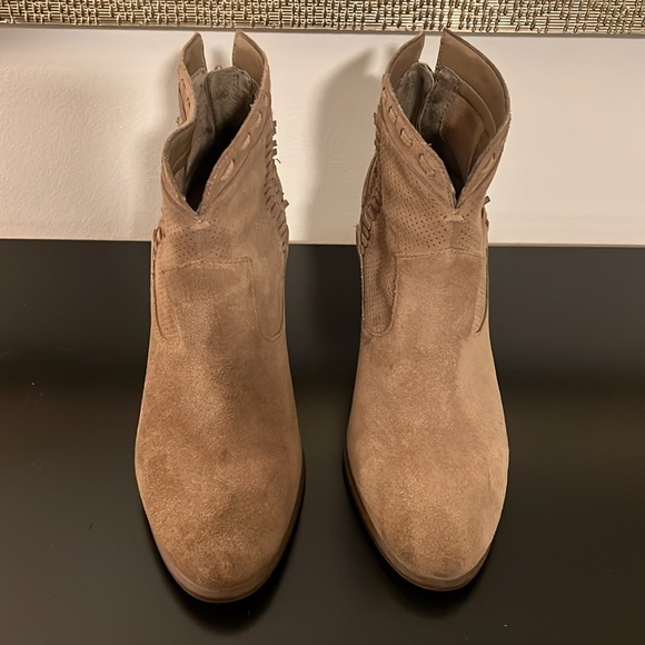 Vince Camuto FRETZIA Perforated Suede Leather Ankle Booties - Picture 3 of 9